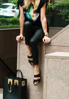 Katie Cassidy feet photo thumbnail