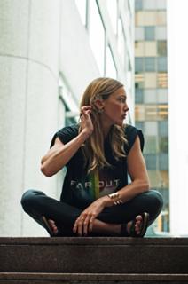 Katie Cassidy feet photo thumbnail