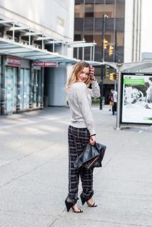 Katie Cassidy feet photo thumbnail