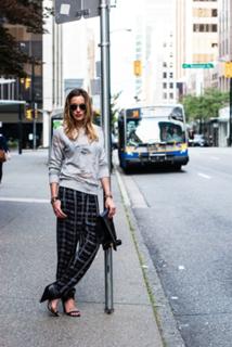 Katie Cassidy feet photo thumbnail
