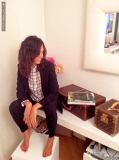 Caterina Balivo feet photo thumbnail