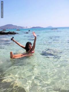 Caterina Balivo feet photo thumbnail