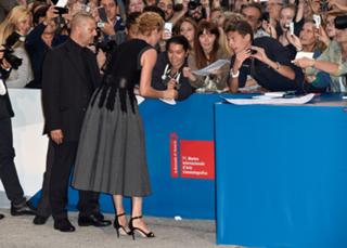 Uma Thurman feet photo thumbnail