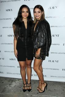 Vanessa Hudgens feet photo thumbnail
