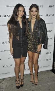 Vanessa Hudgens feet photo thumbnail