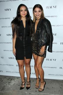 Vanessa Hudgens feet photo thumbnail