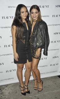 Vanessa Hudgens feet photo thumbnail