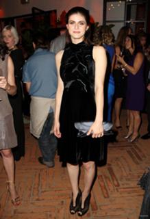 Alexandra Daddario feet photo thumbnail