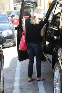 Reese Witherspoon feet photo thumbnail