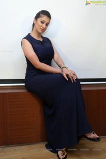 Raai Laxmi feet photo thumbnail