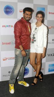 Deepika Padukone feet photo thumbnail