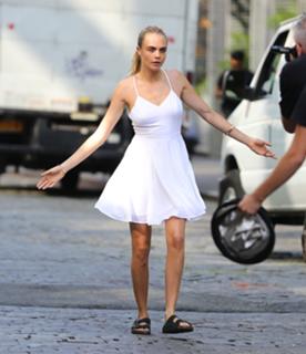 Cara Delevingne feet photo thumbnail