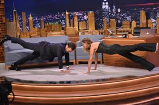 Gisele Bündchen feet photo thumbnail