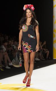 Adriana Lima feet photo thumbnail