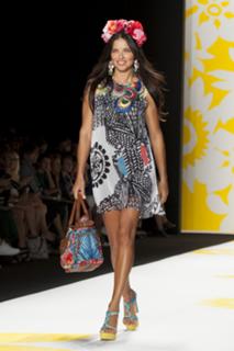 Adriana Lima feet photo thumbnail