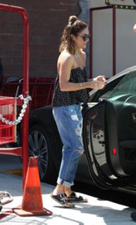 Vanessa Hudgens feet photo thumbnail