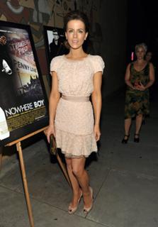 Kate Beckinsale feet photo thumbnail