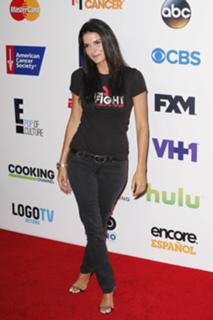 Angie Harmon feet photo thumbnail