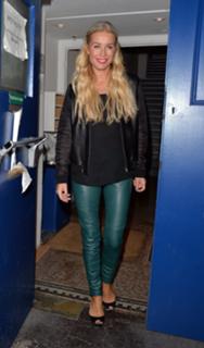 Denise Van Outen feet photo thumbnail