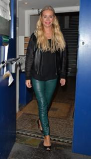Denise Van Outen feet photo thumbnail