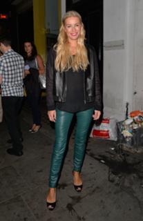 Denise Van Outen feet photo thumbnail