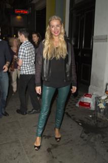 Denise Van Outen feet photo thumbnail