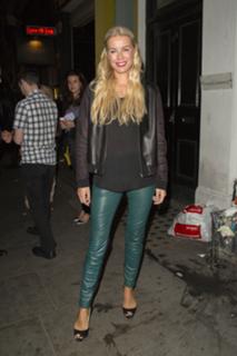 Denise Van Outen feet photo thumbnail