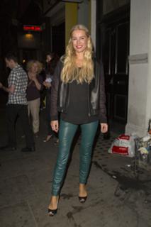 Denise Van Outen feet photo thumbnail