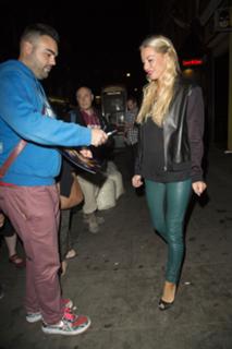 Denise Van Outen feet photo thumbnail