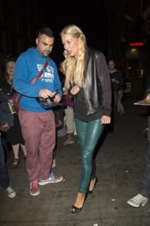 Denise Van Outen feet photo thumbnail
