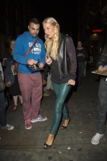Denise Van Outen feet photo thumbnail