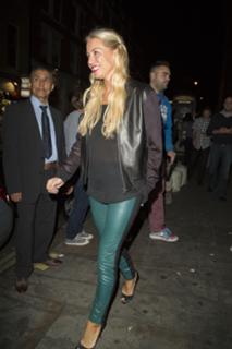 Denise Van Outen feet photo thumbnail