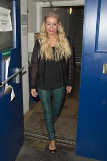 Denise Van Outen feet photo thumbnail