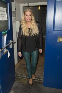 Denise Van Outen feet photo thumbnail
