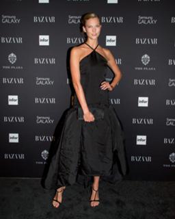 Karlie Kloss feet photo thumbnail