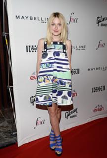 Dakota Fanning feet photo thumbnail