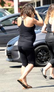 Mila Kunis feet photo thumbnail