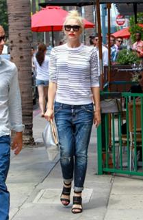 Gwen Stefani feet photo thumbnail
