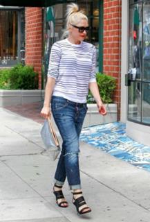 Gwen Stefani feet photo thumbnail