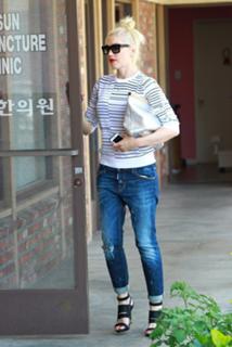 Gwen Stefani feet photo thumbnail