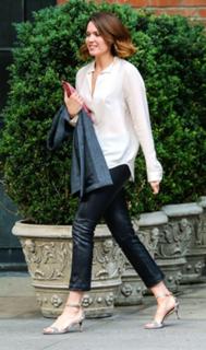 Mandy Moore feet photo thumbnail
