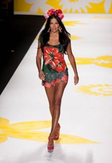 Adriana Lima feet photo thumbnail