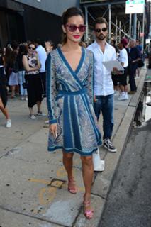 Jamie Chung feet photo thumbnail