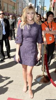 Reese Witherspoon feet photo thumbnail