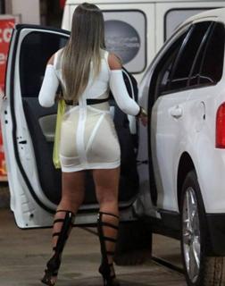 Nicole Bahls feet photo thumbnail