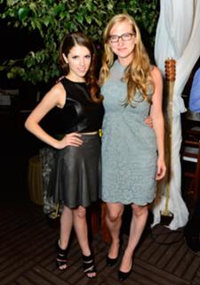 Anna Kendrick feet photo thumbnail