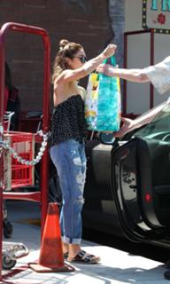 Vanessa Hudgens feet photo thumbnail