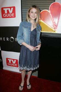 Alexa PenaVega feet photo thumbnail