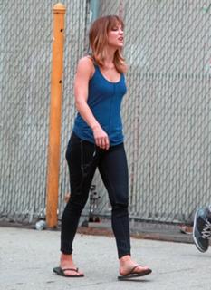 Katharine McPhee feet photo thumbnail