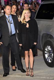 Reese Witherspoon feet photo thumbnail